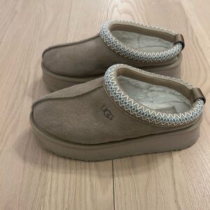 UGG Tasman size 6